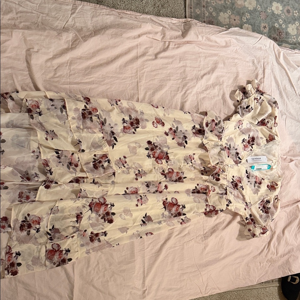 Chic Floral Maxi Dress in Cream and Pink